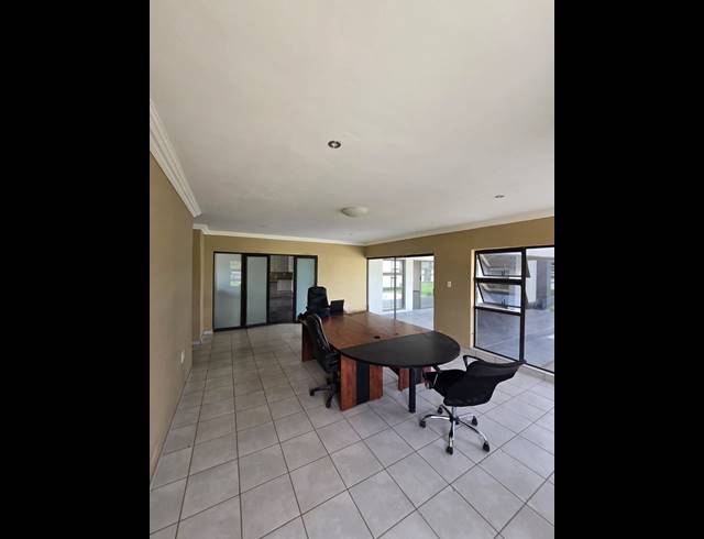 6 BEDROOM HOUSE FOR SALE IN RIVERSDALE